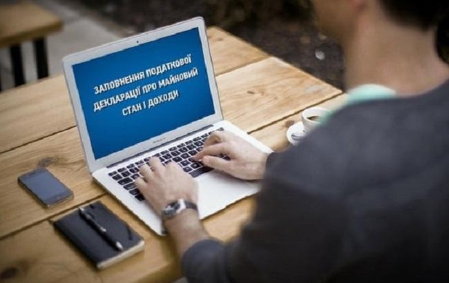 Е-декларации обяжут подавать руководителей школ и вузов в 2017