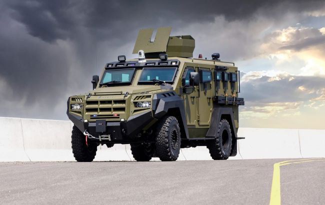Канада закупить 8 бронемашин і поставить Україні