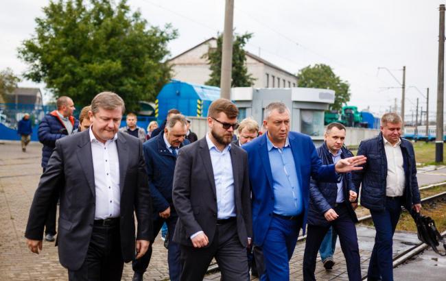 Кравцов обсудил проблемы пригородного железнодорожного транспорта в депо "Фастов-1"