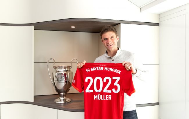 "Бавария" продлила контракт с опытным нападающим