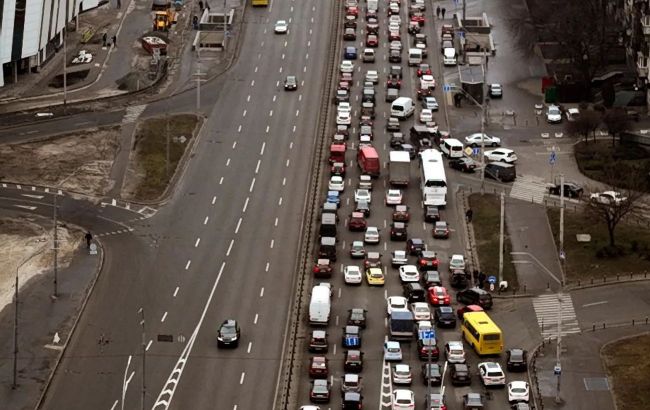 Як безпечно пересуватися на автомобілі при масовій евакуації