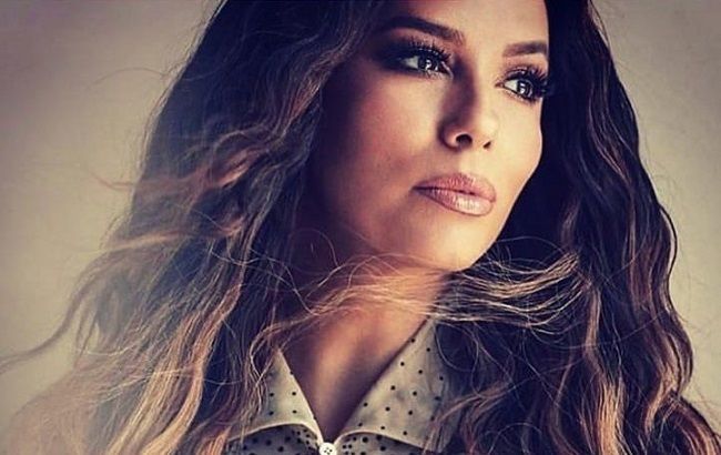 Ці ноги! Єва Лонгорія захопила ідеальною фігурою в розкішній вечірній сукні