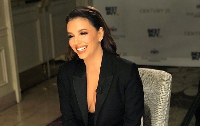 Ідеально для офісу: Єва Лонгорія демонструє, як носити брючний костюм