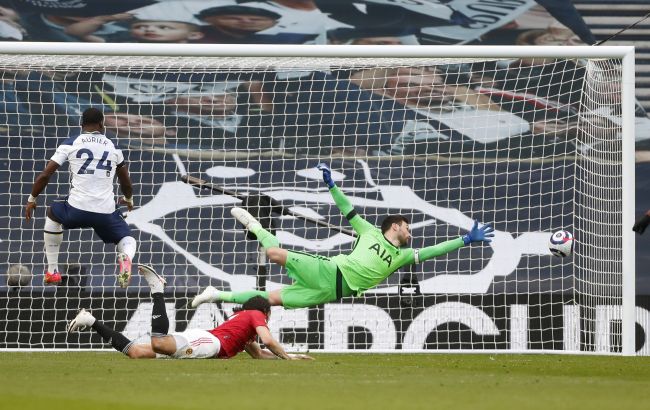 "МЮ" обыграл на выезде "Тоттэнхэм" и сократил отставание от первого места АПЛ