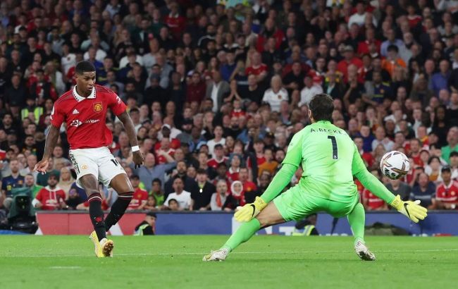 "Манчестер Юнайтед" победой над "Ливерпулем" оттолкнулся от дна АПЛ