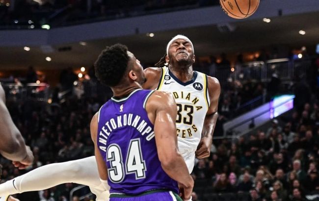 Важкий "молот" центрового "Індіани" добив "Мілуокі": момент дня в НБА