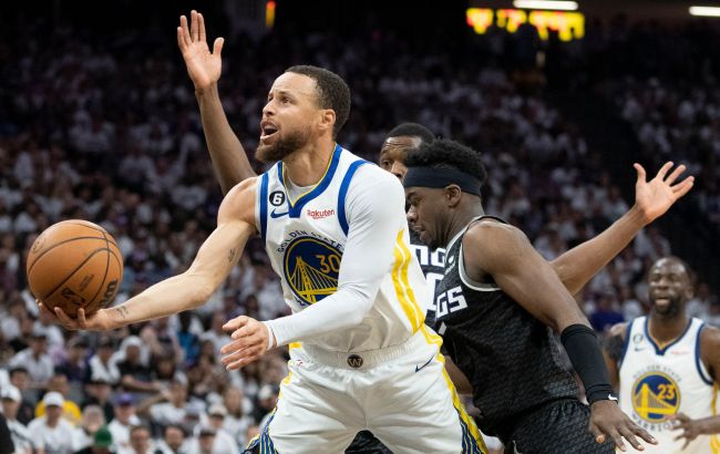 Лідер "Голден Стейта" у вільному польоті феноменально набрав очки: момент дня в НБА