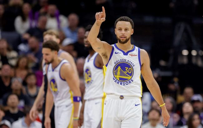 Лідер "Голден Стейта" вишуканим кидком поставив на коліна "Оклахому": момент дня в НБА