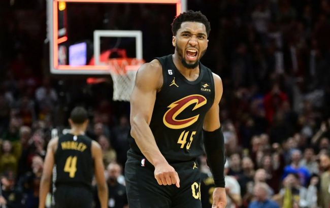 Данк после сольного прохода защитника "Кливленда" расшатал "Бостон": момент дня в НБА