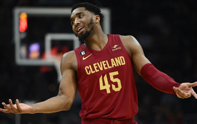 Лидер "Кливленда" усадил оппонента на пятую точку и забросил трехочковый: момент дня в НБА