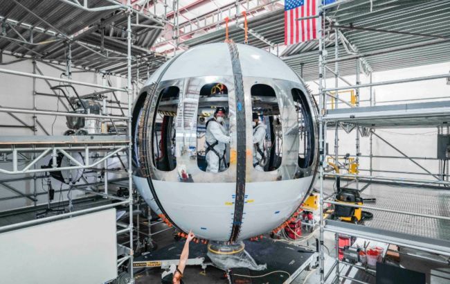 Вчені показали капсулу, у якій відправлять людей у космос вже до 2025 року (фото)