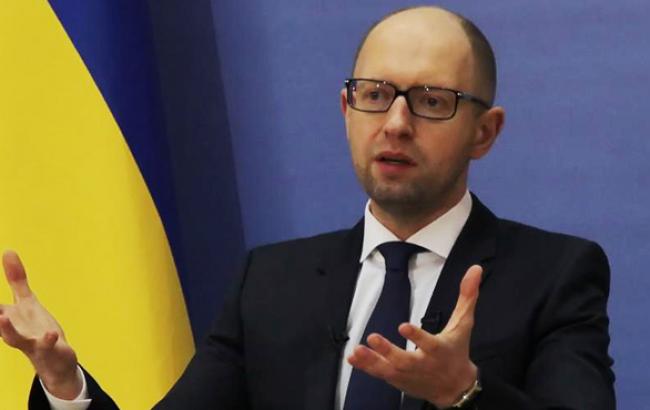 Яценюк распорядился создать стройбаты