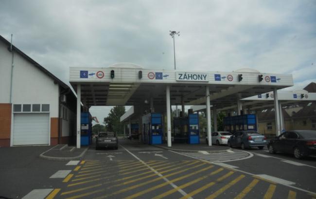 На украинско-венгерской границе сегодня пропускают только граждан ЕС