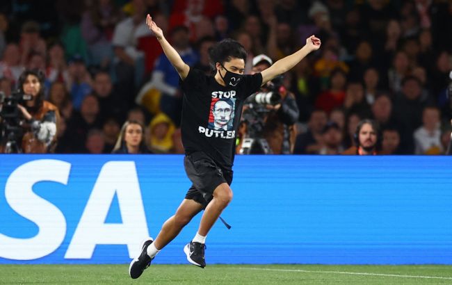 "Стоп Путлер". Фанат на підтримку України перервав фінал жіночого ЧС-2023