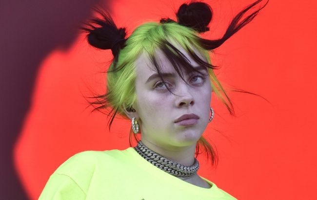 Билли Айлиш на концерте подняла огромный флаг Украины (видео)