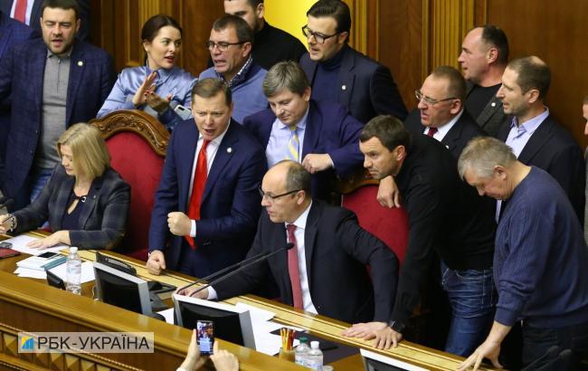 Рассмотрение военного положения в Раде: совещание у Парубия продолжается третий час