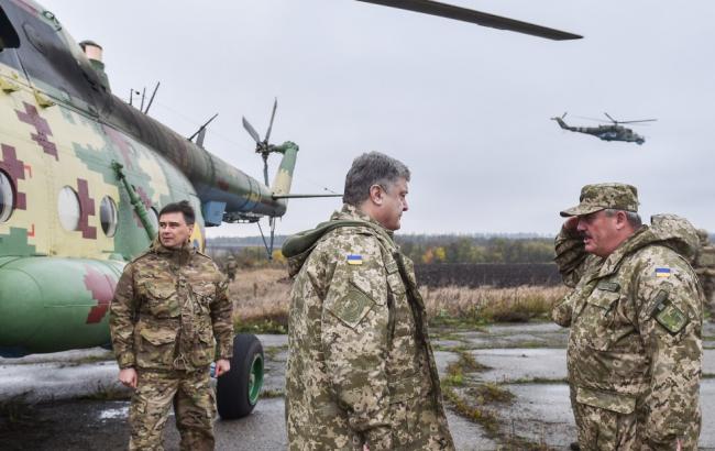 Порошенко в зоне АТО провел совещание по оперативной ситуации на фронте