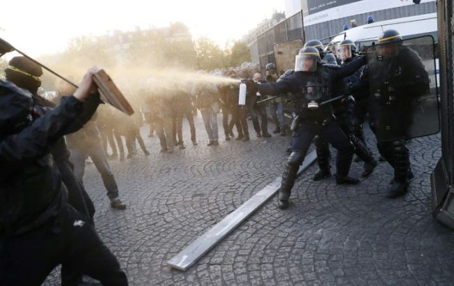 Во время протестов во Франции задержаны три человека