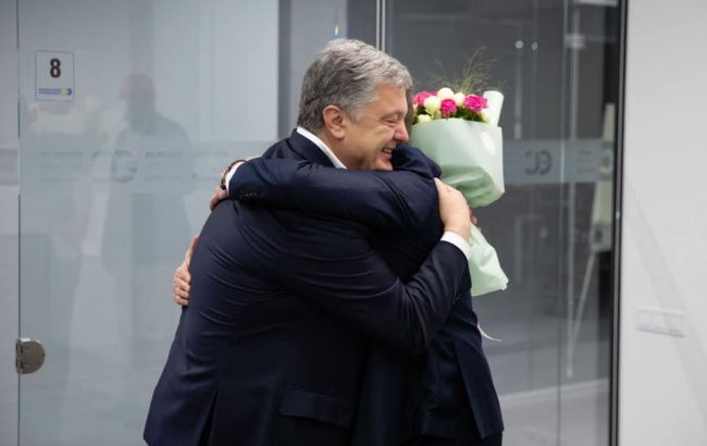 Порошенко поздравил с днем рождения политзаключенного Сущенко