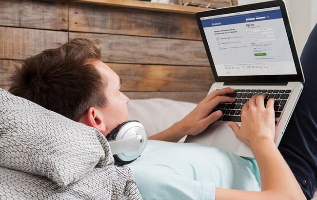 Facebook заплатит знаменитостям за продвижение сервиса "живой видеотрансляции"