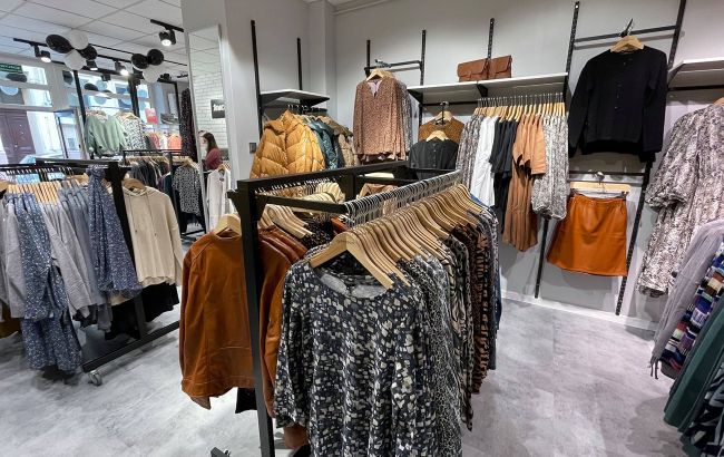 Відомий європейський бренд заходить в Україну. Порівнюємо ціни на одяг