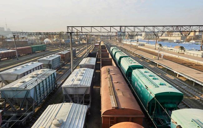 УЗ підвищує тарифи при низькій якості послуг через монопольне становище, - економіст