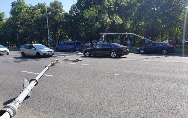 В центре Бухареста аварийно сел вертолет ВВС США