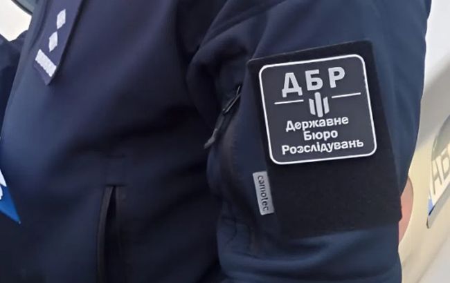 Поліцейські побили чоловіка біля ТЦК в Києві (відео)