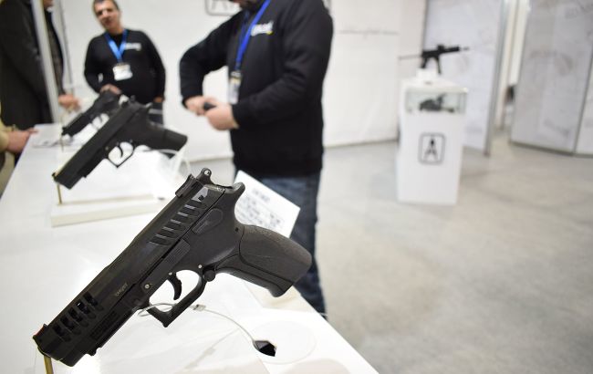 "Дія" допомагає українцям оформляти дозволи на зброю