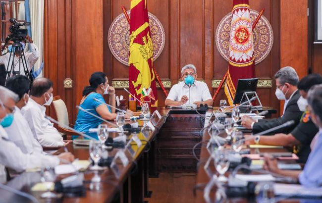 Президента Шри-Ланки призвали уйти в отставку: кто займет его место