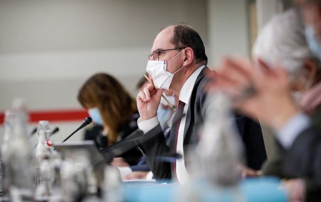 Прем'єр Франції йде у відставку. Макрон готує зміну уряду