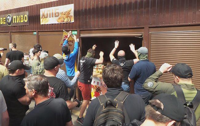 Столкновения на рынке в Киеве: полиция задержала 10 человек