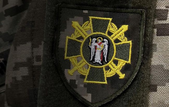 У Києві у ТЦК чоловік розбив чашку і порізав собі руку, його госпіталізували