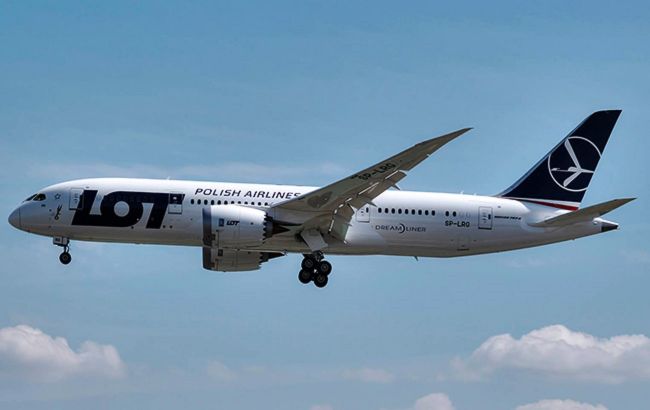 Польская LOT начала летать в Симферопольском районе под ответственностью Украины