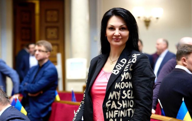 Суд отправил в тюрьму нардепа Марченко, которая выбросила взятку за забор