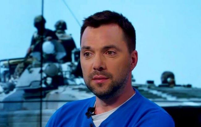 Киев и Харьков пытаются оцепить, но ситуация под контролем, - Арестович