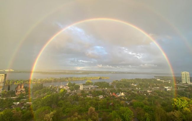 Над Днепром раскинулась шикарная тройная радуга:&nbsp;"глаз не оторвать" (фото)