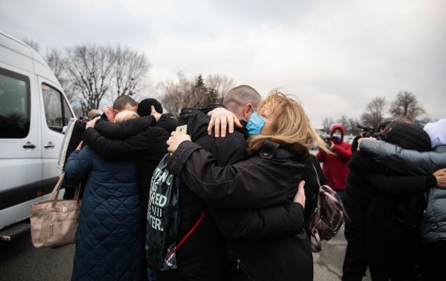Семьям пленных в России украинцев выплатили 1,4 млн гривен помощи