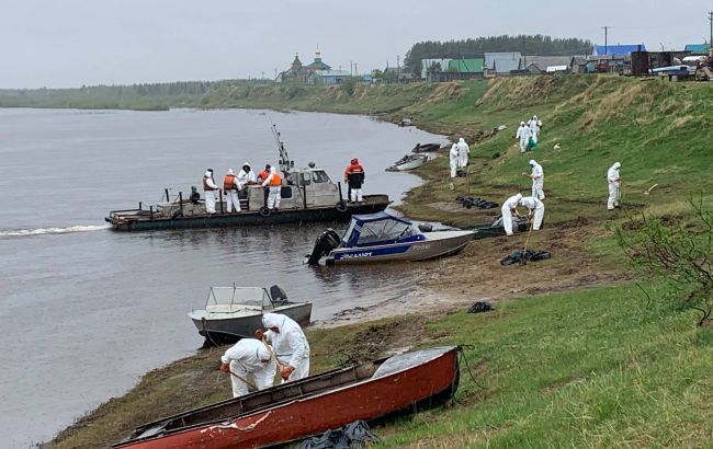 В России произошел еще один разлив нефти. Она попала в ручей