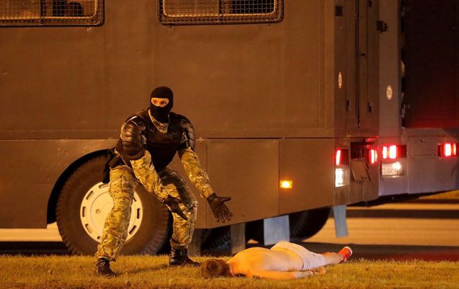 Глава МВД Беларуси извинился за травмы случайных людей на протестах