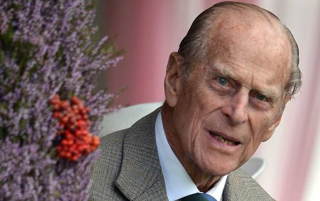 Муж Елизаветы II покинул больницу: фото и видео с истощенным принцем