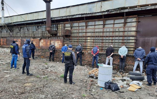 Ежемесячно производили 1,2 млн доз. В Украине задержали крупную банду наркоторговцев