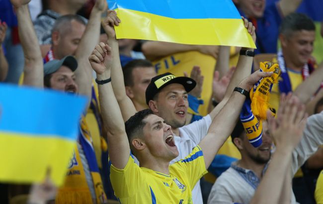 "Динамо" оштрафовали на полмиллиона гривен за поведение болельщиков