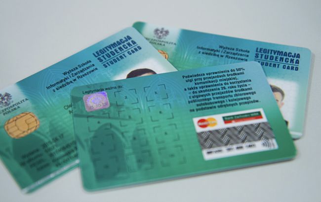 У Польщі скасовують пластикові студентські квитки: чим їх замінять
