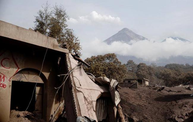 Власти Гватемалы объявили эвакуацию из-за извержения вулкана Фуэго