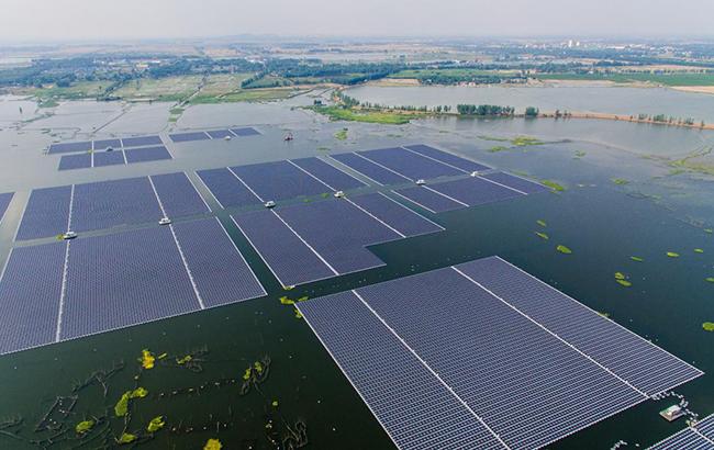 В Китае заработала крупнейшая в мире плавучая солнечная электростанция
