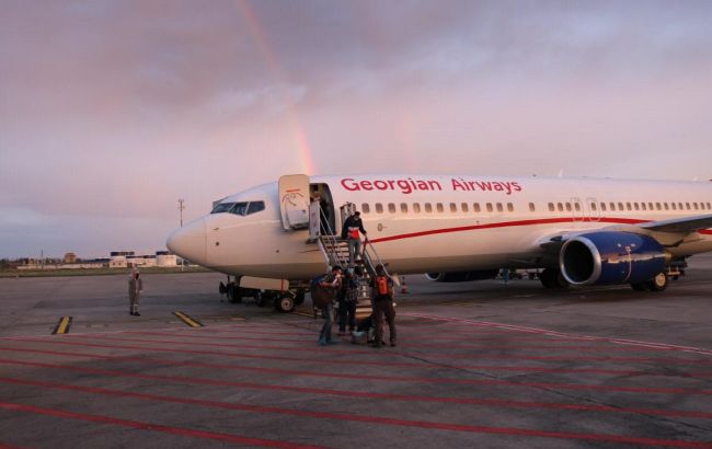 Не зважаючи на війну. Грузинська авіакомпанія планує доставляти росіян до Європи