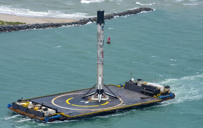 Після запуску людей в космос Falcon 9 повернулася на мис Канаверал