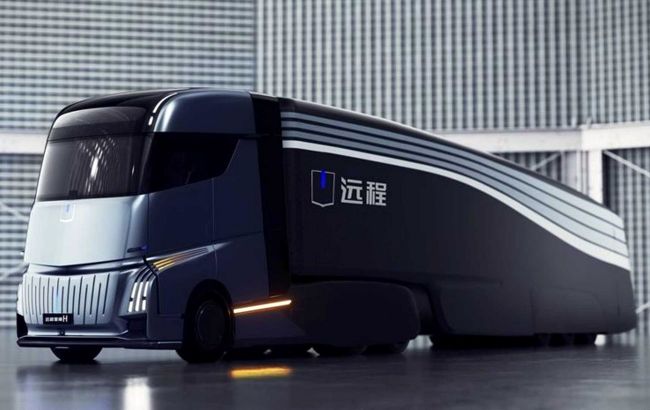 "Стиралка" и огромный дисплей в кабине: Geely готовит электрогрузовик в конкуренты Tesla Semi