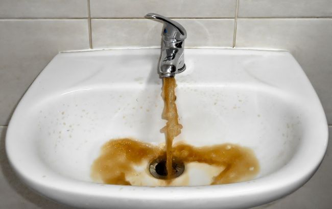 Замість води з кранів тече болото: з'явилося фото екокатастрофи в Криму